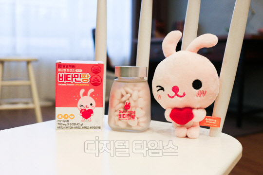 선데이토즈는 일양약품과 손잡고 '애니팡 프렌즈' 지식재산권(IP)을 활용한 '애니팡 프렌즈 비타민팡'을 21일 출시한다. '애니팡 프렌즈 비타민팡' 이미지. <선데이토즈 제공>